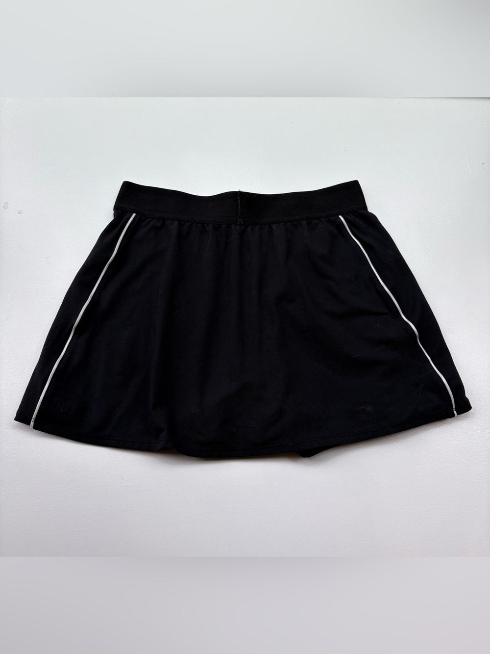 Nike Black Skort with White Piping - Picture 2 of 7